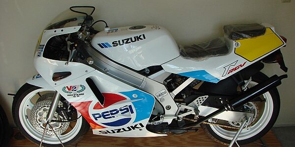 1988 Suzuki RGV250SP VJ21 Pepsi Schwantz