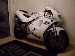 1991 Suzuki RGV250 VJ22 Right Side White