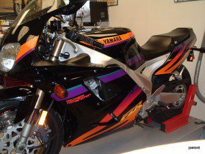 1994 Yamaha FZR1000 Right Front