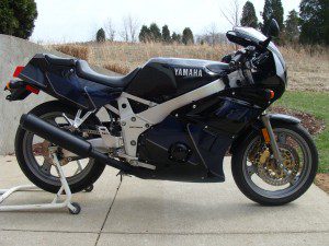 1990 Yamaha FZR 400