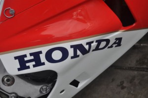 Honda RC30 right side panel