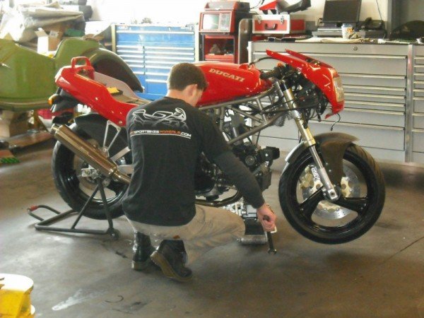paulsgarageblog.com fixing up the Ducati 750SS