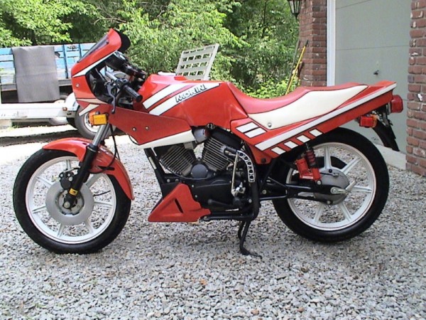 moto left