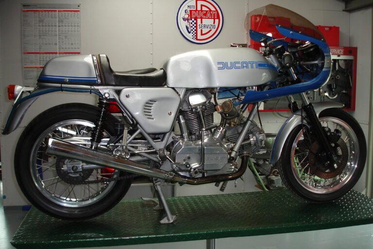 1976-Ducati-750-SS-Right