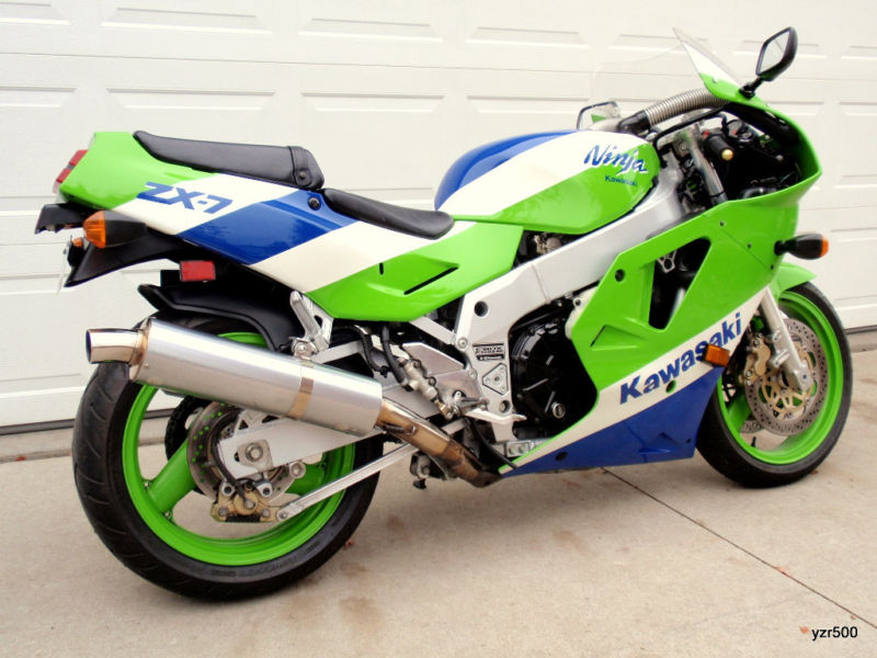 1989 Kawasaki ZX-7 Hold the 