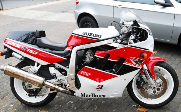 $(KGrHqJ,!lQFBhPb(d2MBQi!)HNoSQ~~60_57 1990 oil cooled red-white Gixxer – in Germany