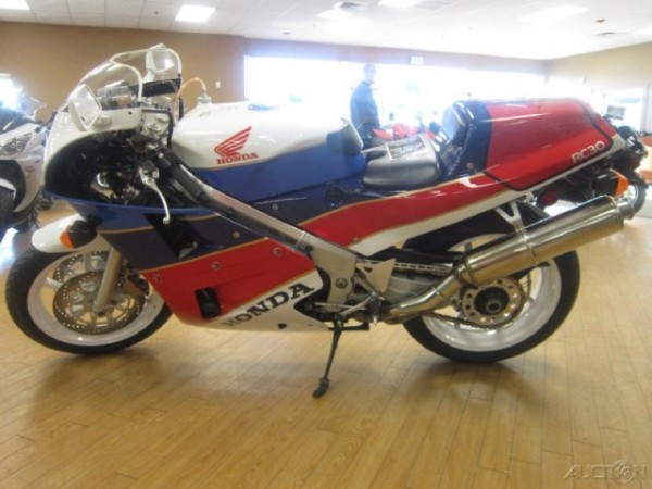 RC301990_24