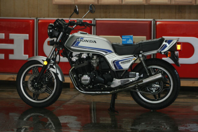 CB900F_17