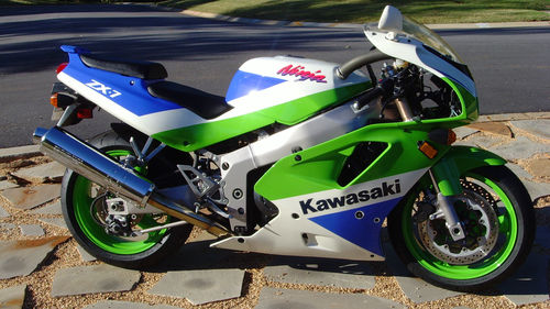 kawasaki ninja zx7 750