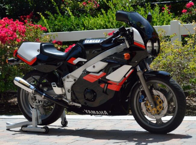1990 Yamaha FZR400 For Sale