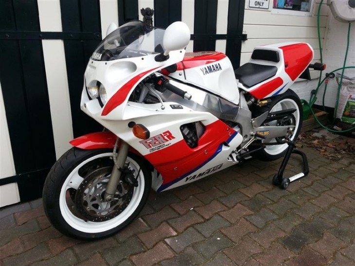Go for the bike, stay for the tulips: 1990 Yamaha FZR 750RR OW01