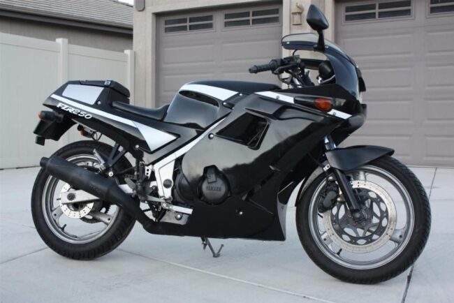 1986 Yamaha FZ250 R Side