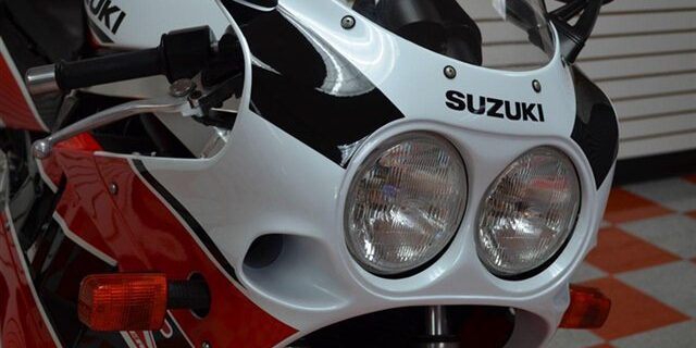 red and black gsxr 750 4