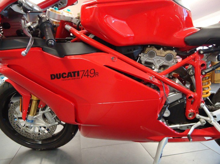 2005 Ducati 749R L Fairing