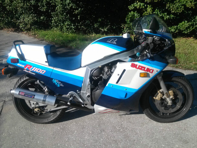 1986 Suzuki GSX-R1100 R Side