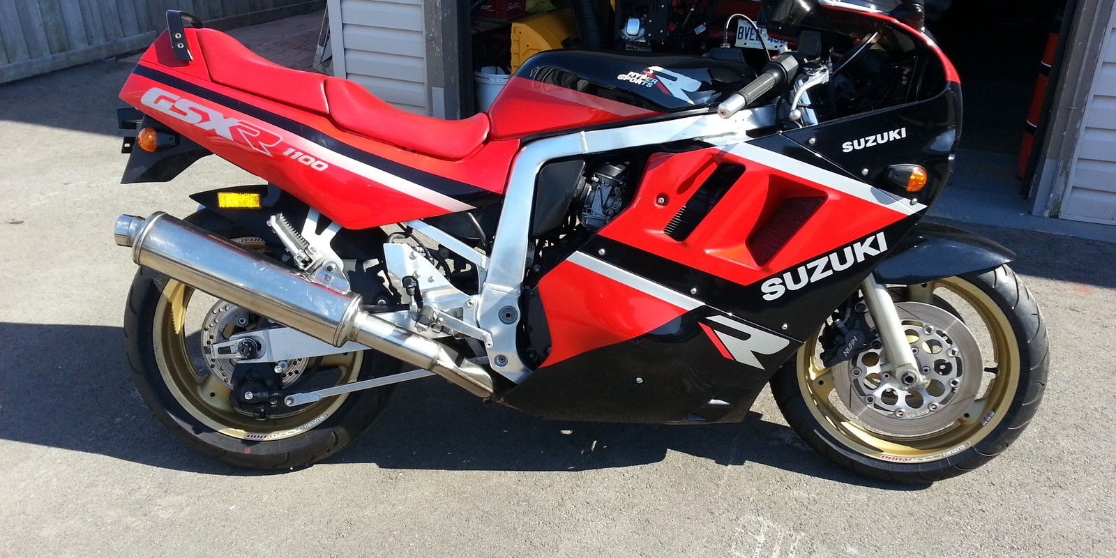 Gonna go fast 1989 Suzuki GSX R 1100 in Canada Rare SportBikesForSale