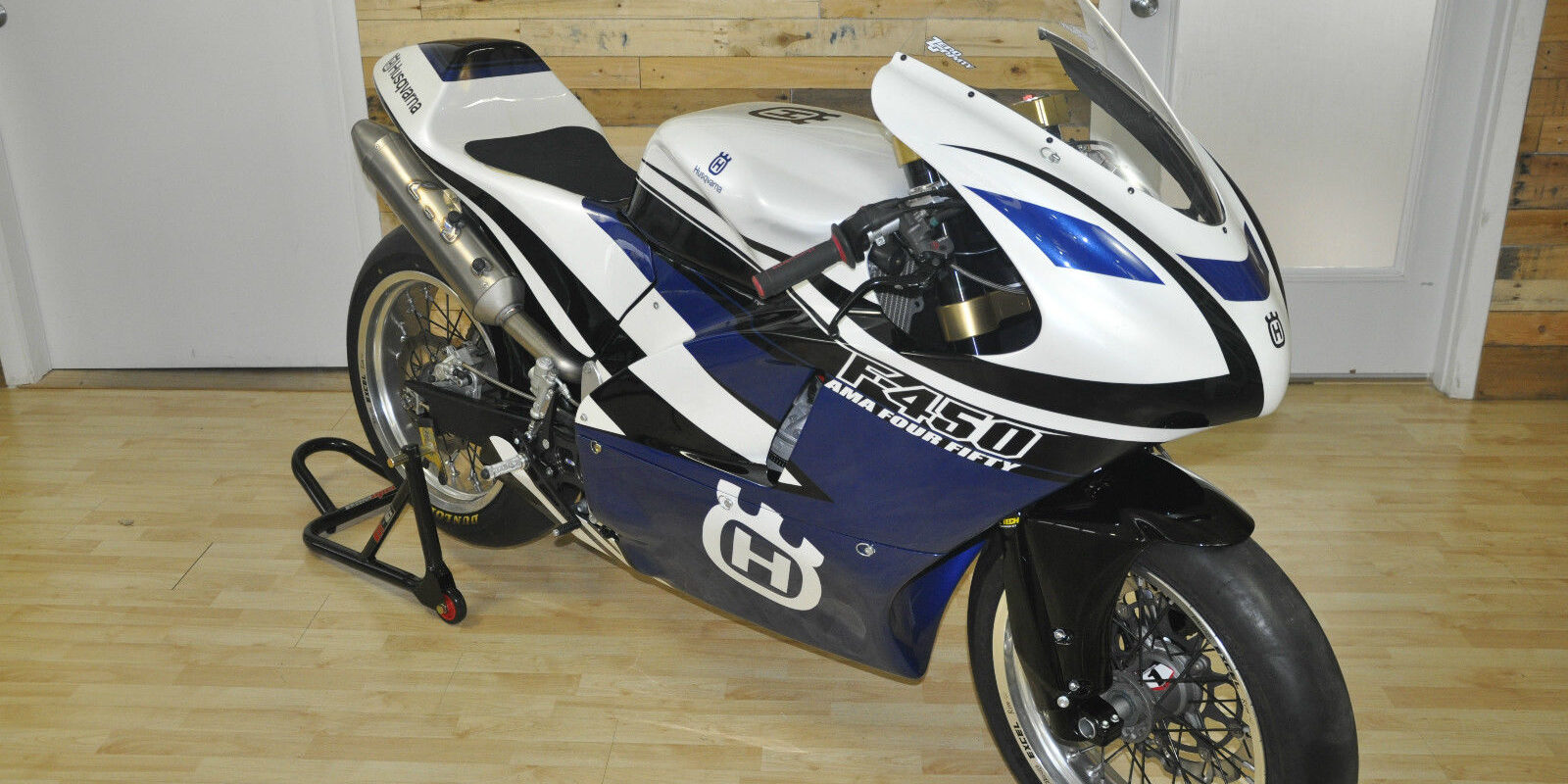 2009 Husqvarna SM450RR R Front