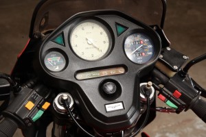 20150826 1985 moto guzzi le mans 1000 mk iv binnacle