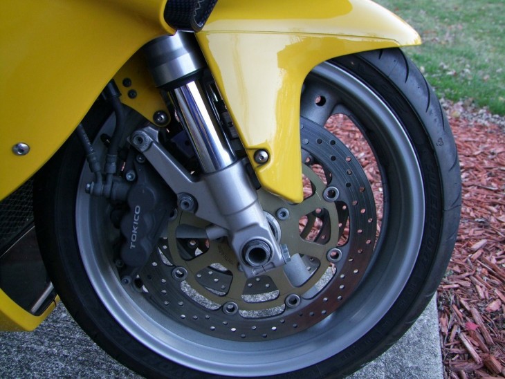 20160107 1999 suzuki tl1000r right front wheel