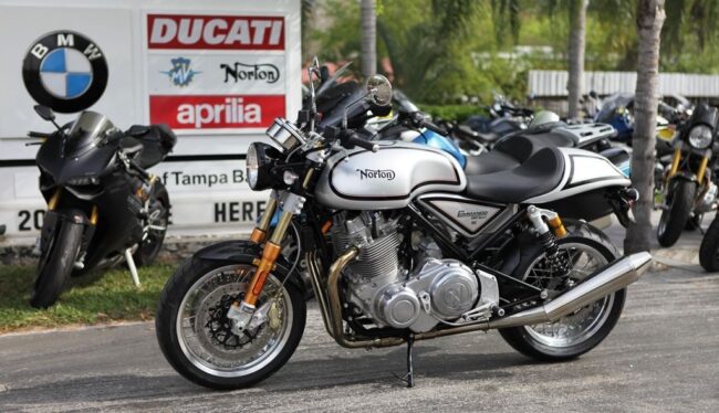 2015 Norton Commando 961 L Side