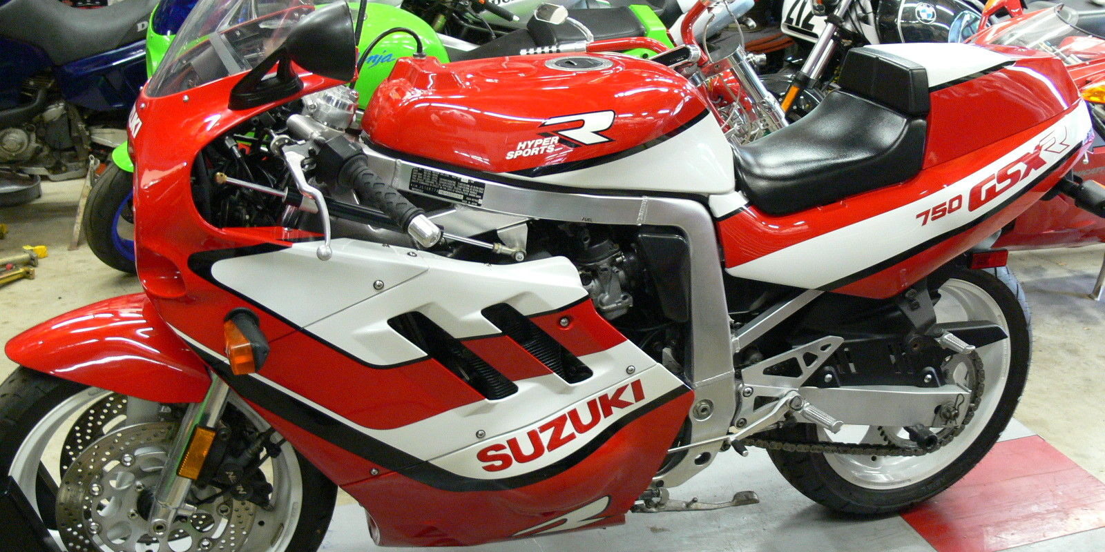 20160608 1989 suzuki gsx-r750 left