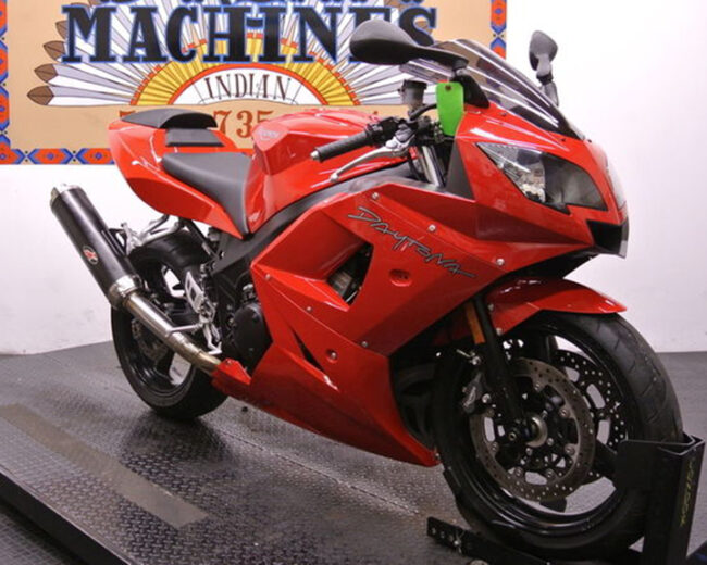 2004 Triumph Daytona 600 R Front