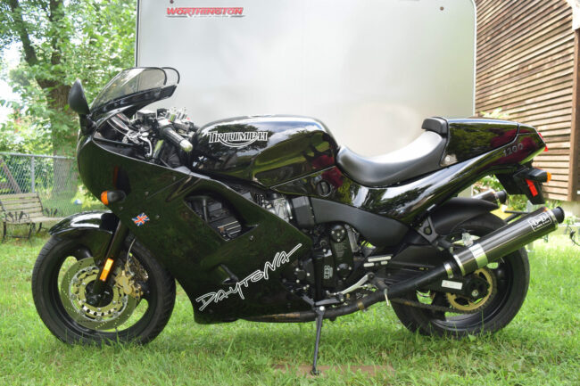 1995 Triumph Daytona 1200 L Side