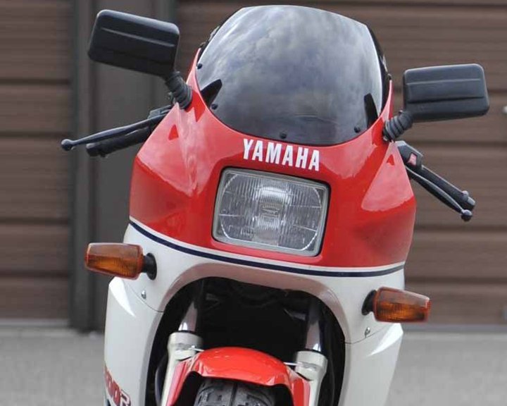 1985-yamaha-rzv500r-front