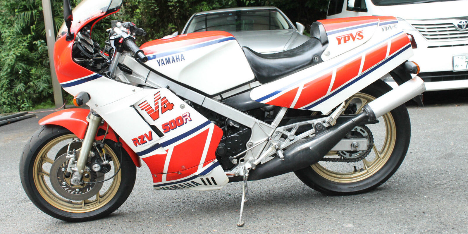 1985-yamaha-rzv500r-l-side