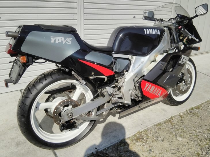 1989-yamaha-tzr250-black-r-rear