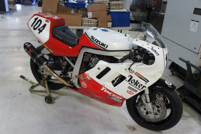 20161015-1990-suzuki-gsx-r750-racebike-right