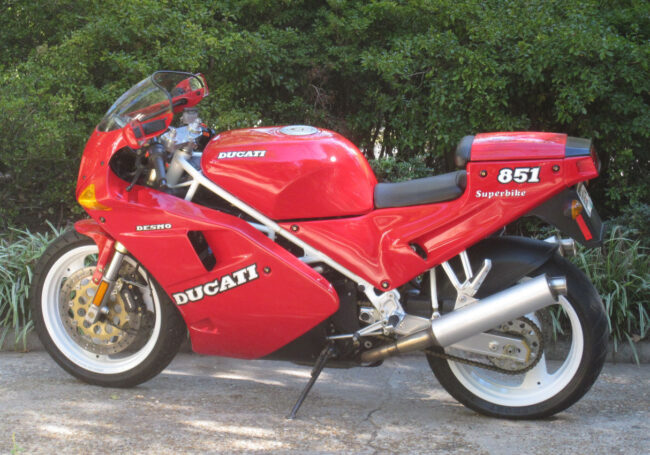 1991 Ducati 851 L Side