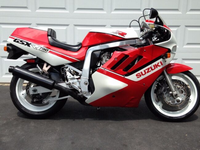 20170707 1988 suzuki gsx-r750 right