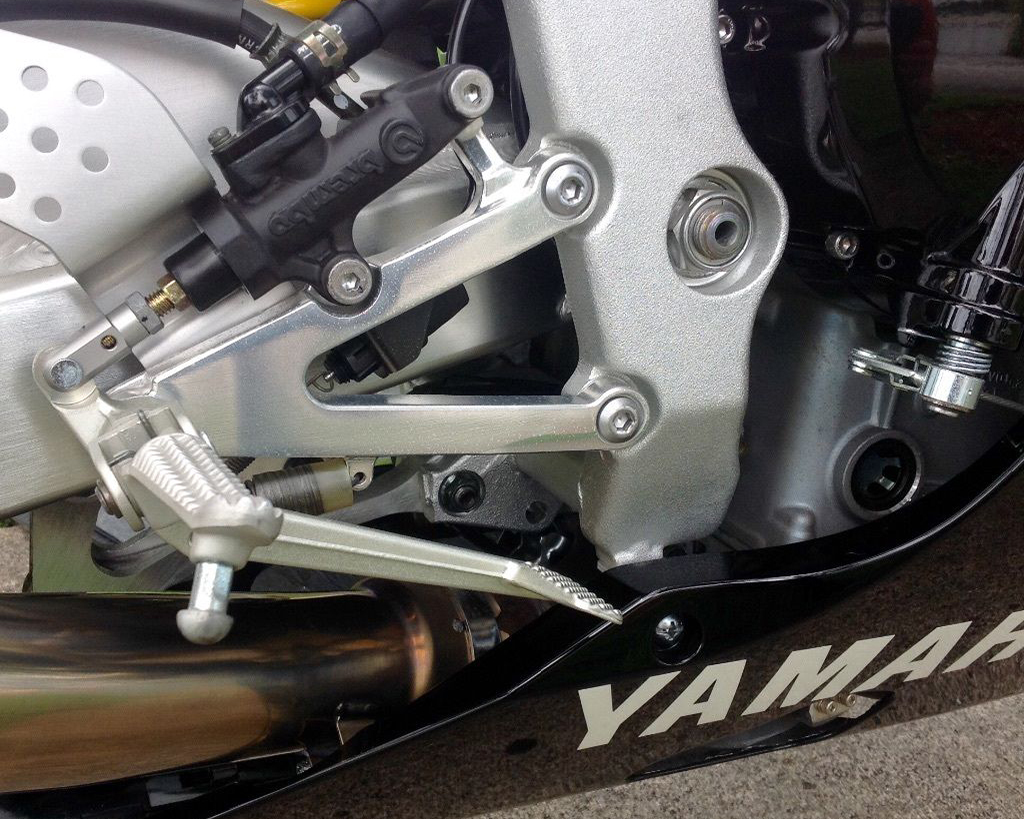 Unblemished: Original, Thousand-Mile 2000 Yamaha YZF-R1 for Sale - Rare ...