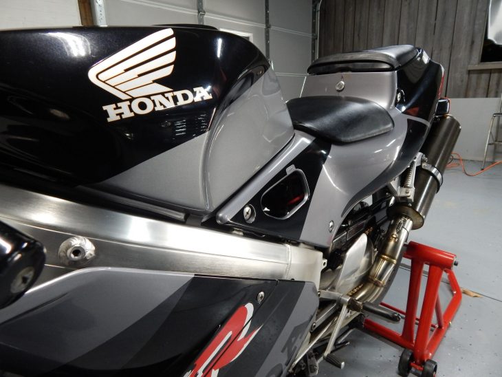 Featured Listing 1990 Honda Vfr400r Nc30 Super Clean Rare Sportbikes For Sale