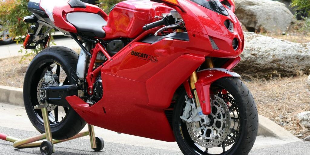 20180429 2005 ducati 749r right front