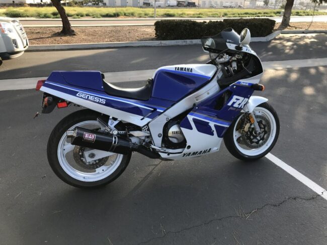 1988 Yamaha FZR1000 R Side