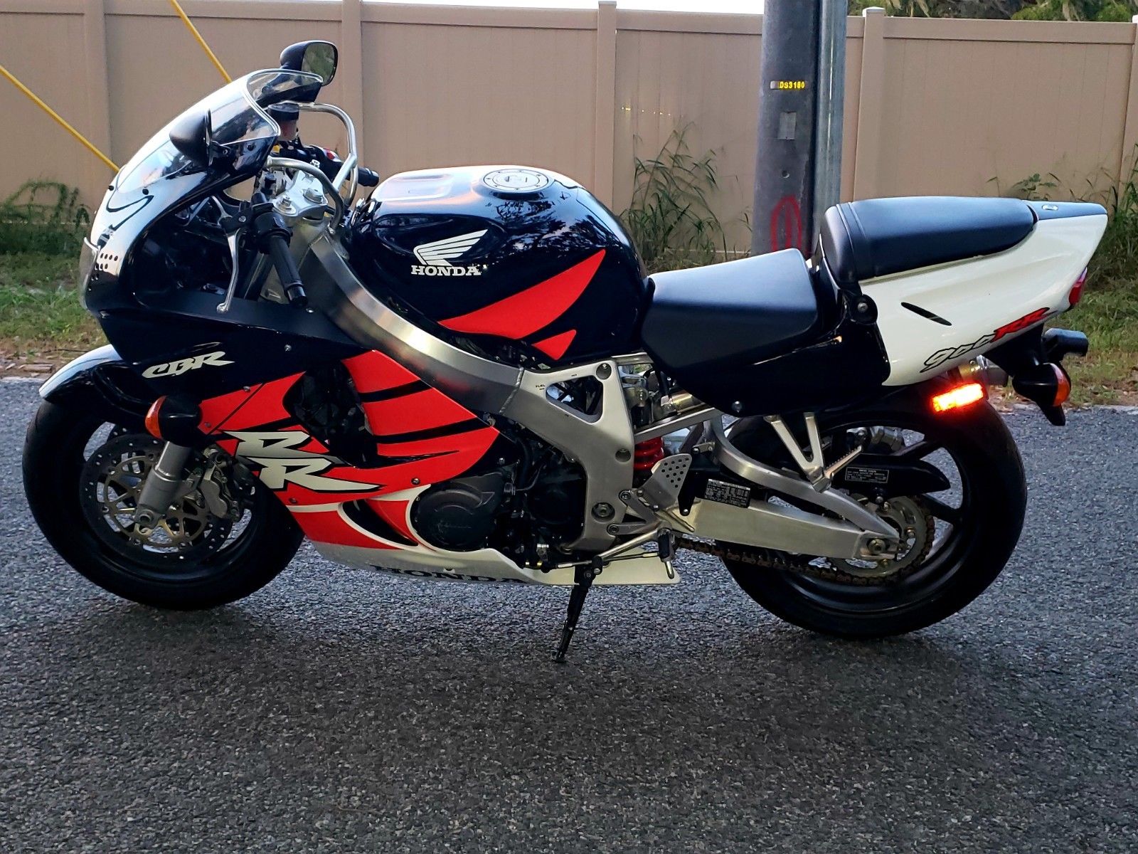 thumbnail image 2 of Custom Carbon Fiber Texture Seat Covers – Front & Rear For Honda CBR900RR 1998-1999, Black Vinyl 2 of 5
