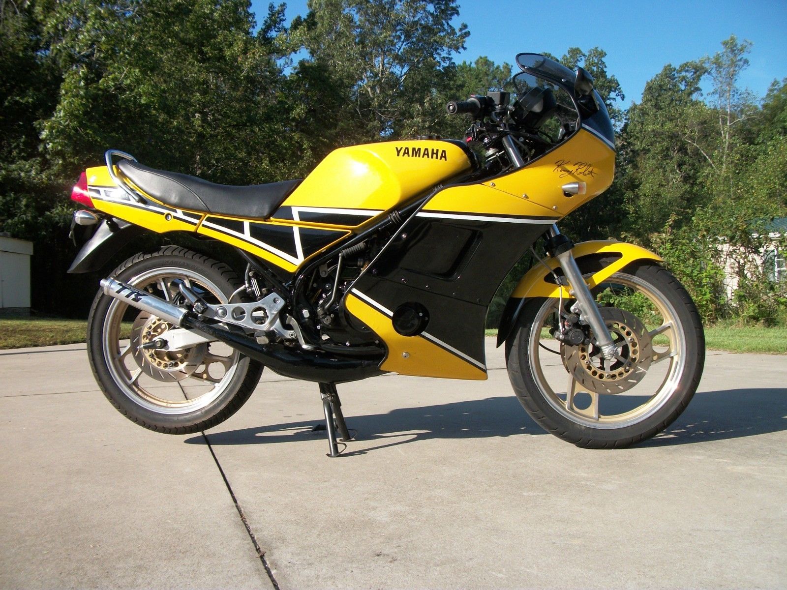 yamaha 350 two stroke street bike