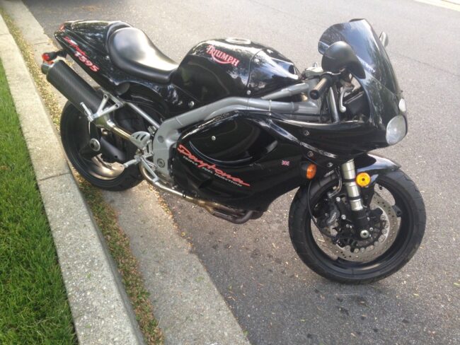 1999 Triumph Daytona R Front