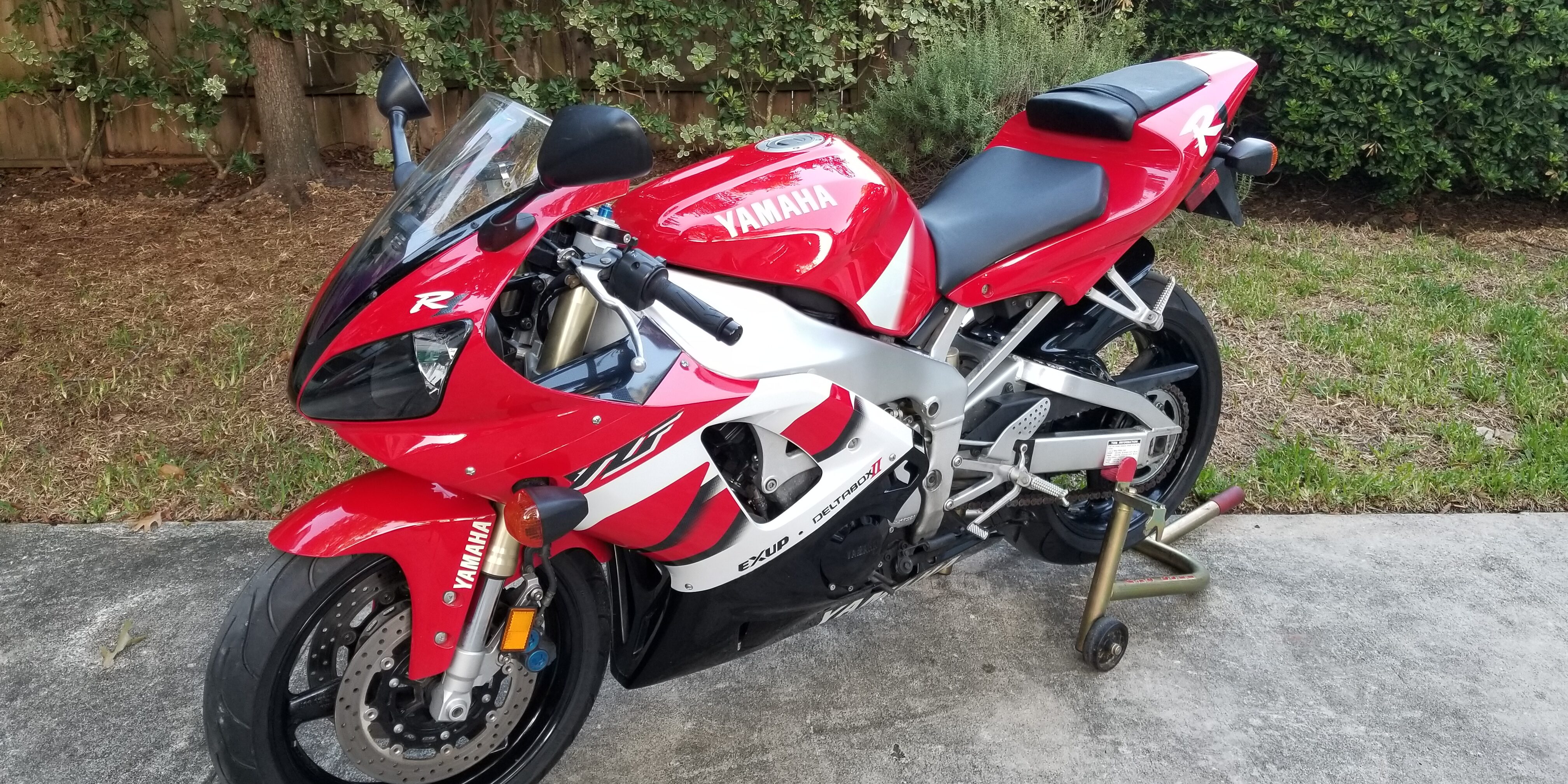 Featured Listing: Low mileage 2000 Yamaha R1 - Rare SportBikesForSale