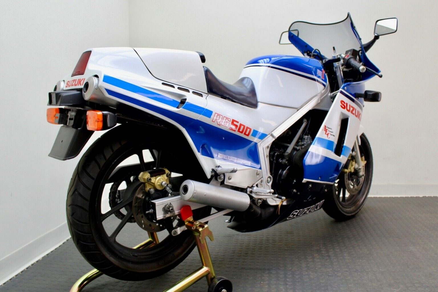 Chi Slamma Gamma - 1986 Suzuki RG500 - Rare SportBikesForSale
