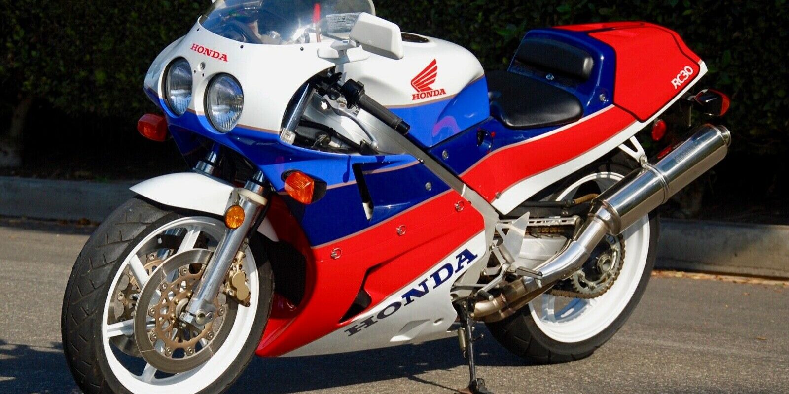20200325 1990 vfr750r rc30 left front alternate