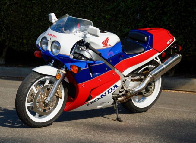 20200325 1990 vfr750r rc30 left front alternate