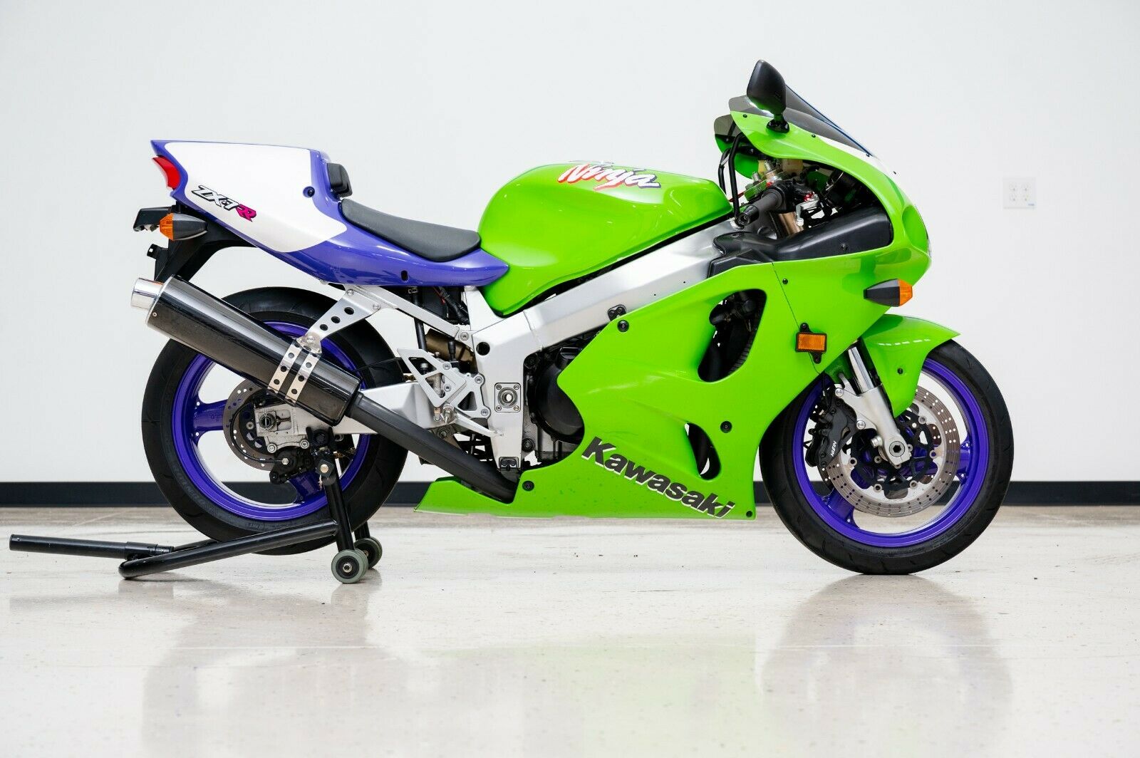 Racetrack Weapon: 1996 Kawasaki ZX-7RR - Rare SportBikesForSale