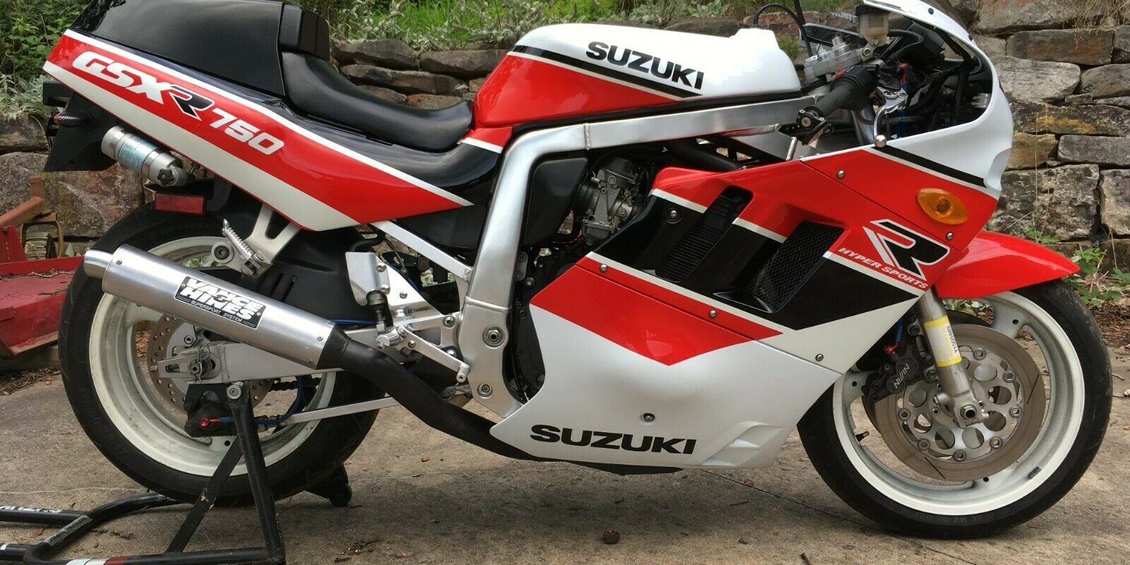 1990 Suzuki GSX-R 750: The L O N G Stroke Returns - Rare