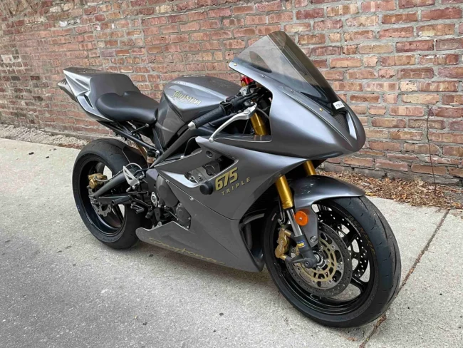 20220221 2006 triumph daytona 675 right front