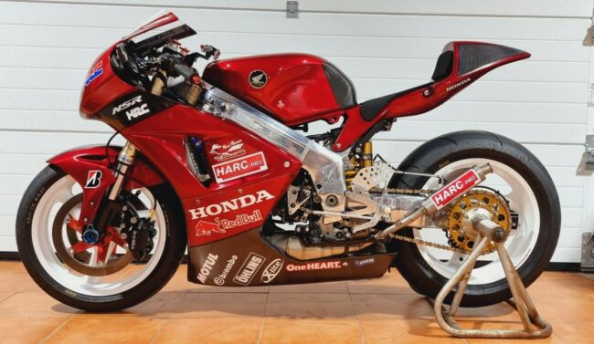 20220502 1995 honda nsr250sp racebike left