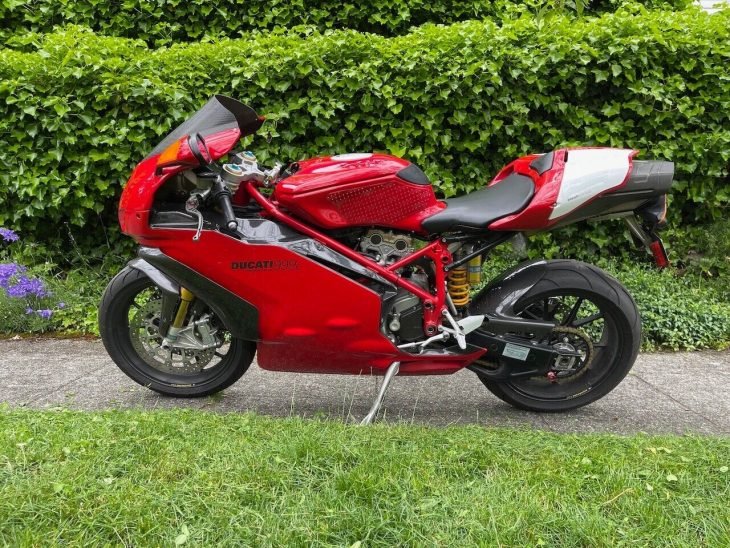 Changing Of The Guard:  2005 Ducati 999R