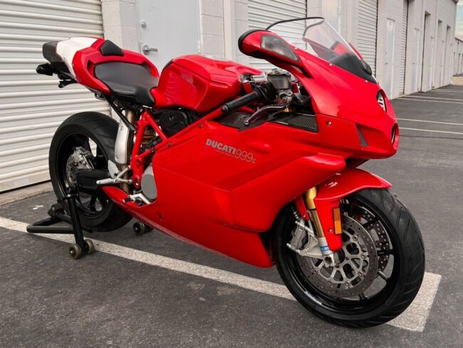 20220722 2005 ducati 999s right front